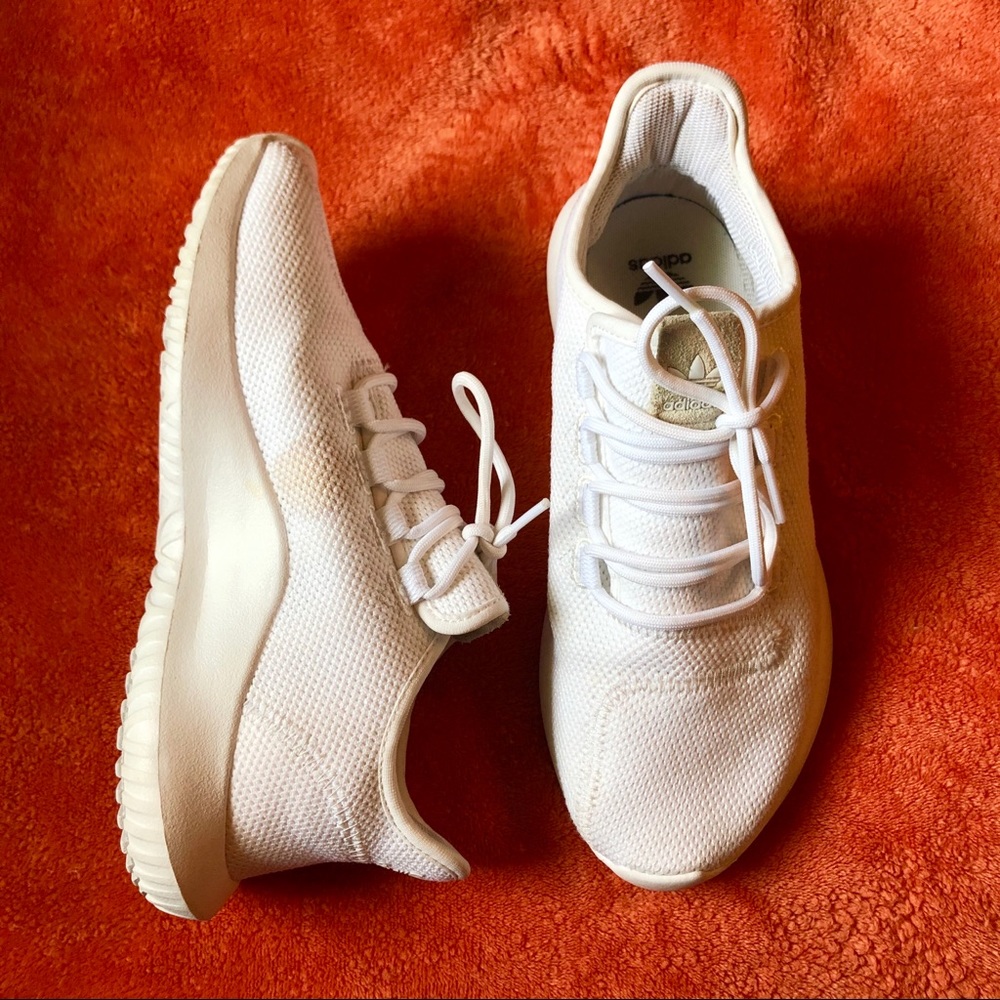 Woman’s Adidas Tubular in white✨